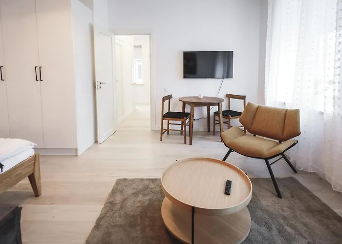 Bearsleys Knights Apartment *